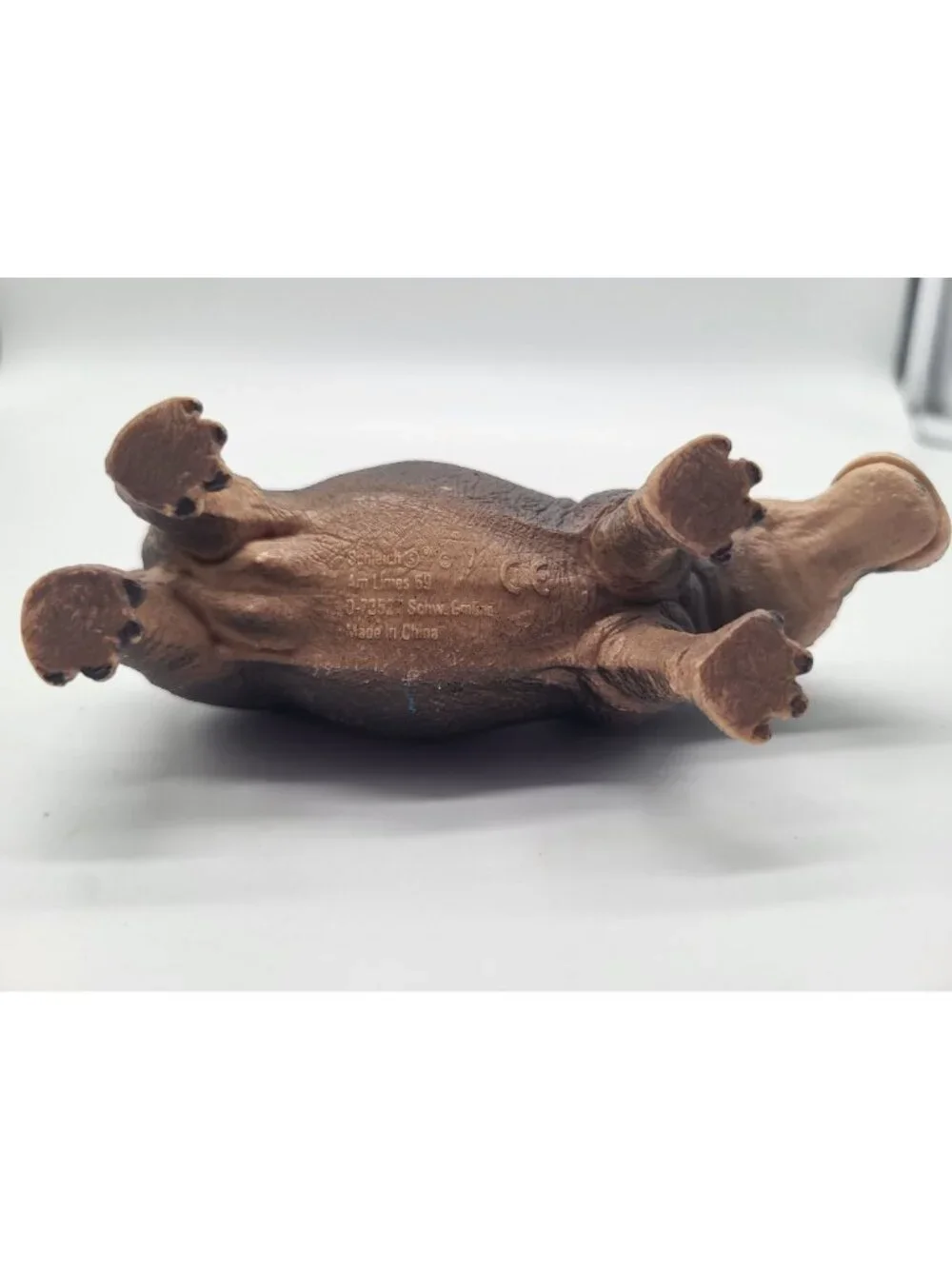 Schleich Hippo D-73527 Hippopotamus Mouth Closed Wildlife Toy Figure